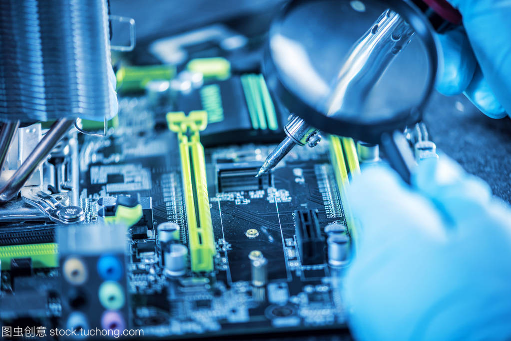 指尖科技 工程师手套式计算机在芯片维修中的高效应用